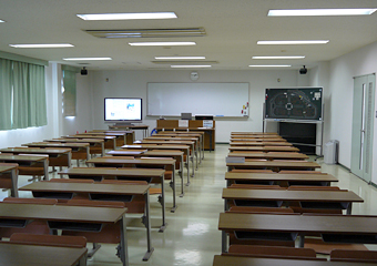 school-classroom01.jpg