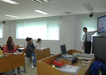 school-classroom02.jpg